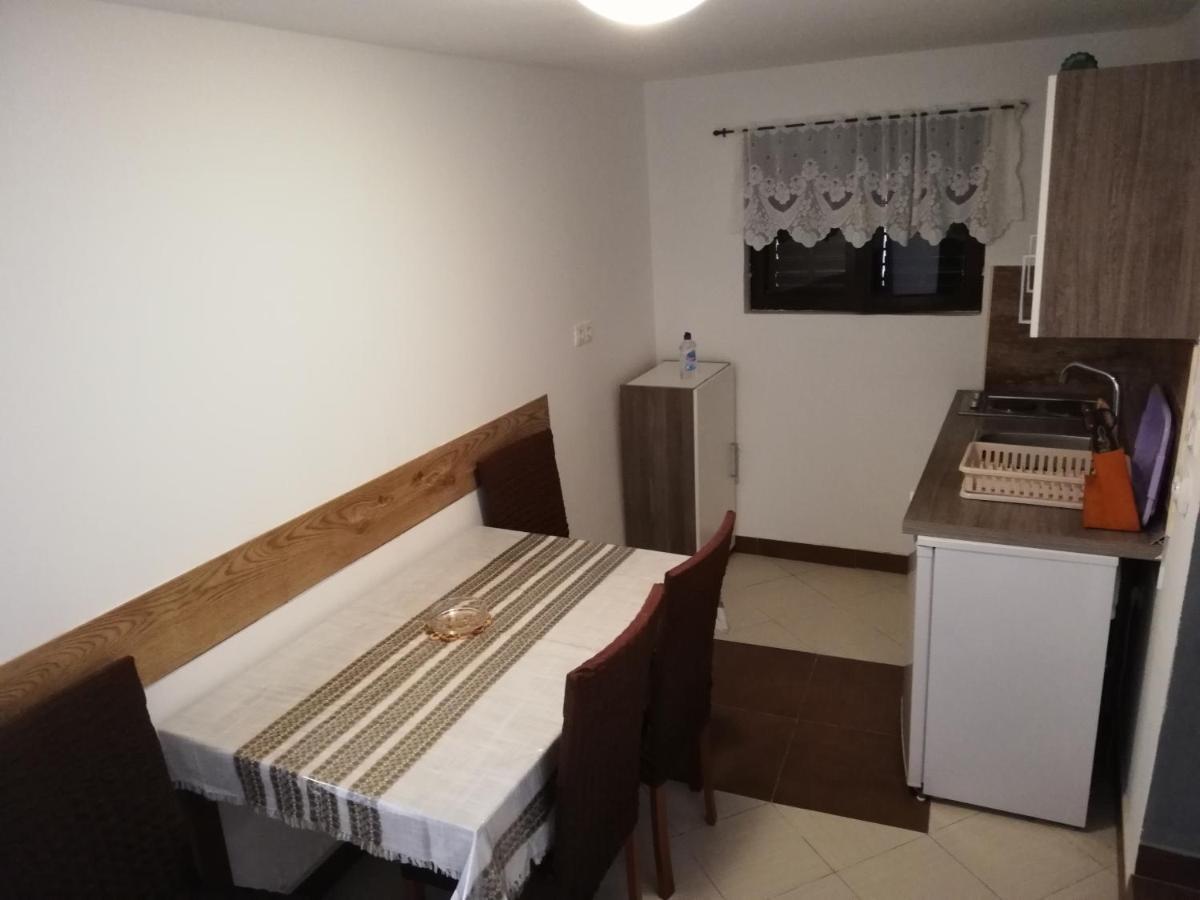 Apartman Cvita Ткон Екстериор снимка