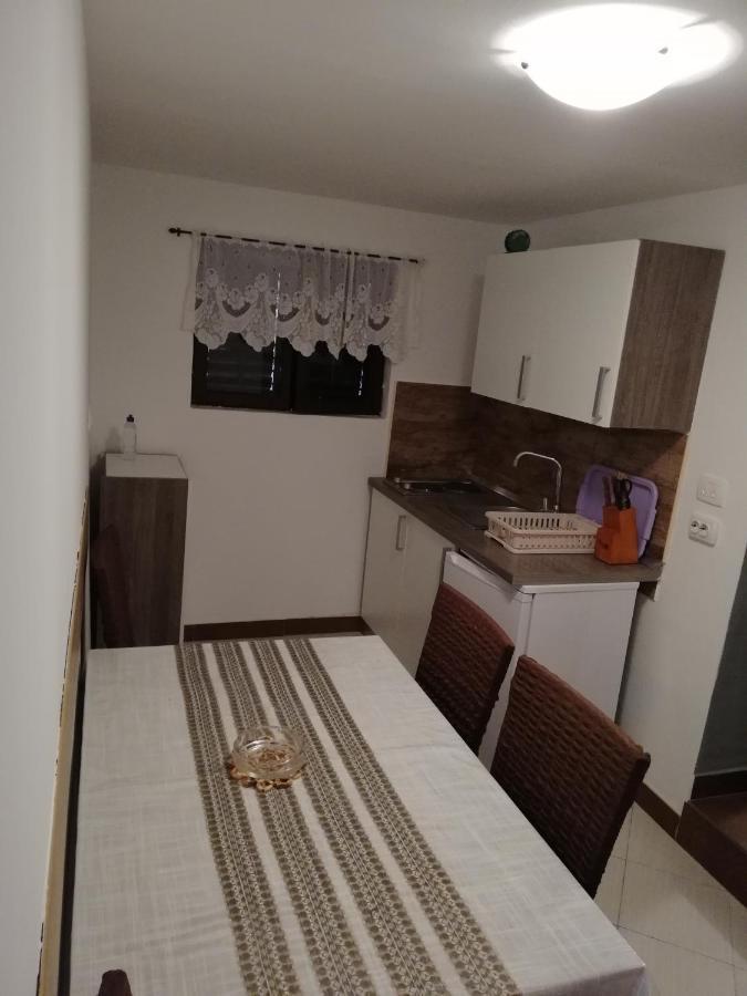 Apartman Cvita Ткон Екстериор снимка