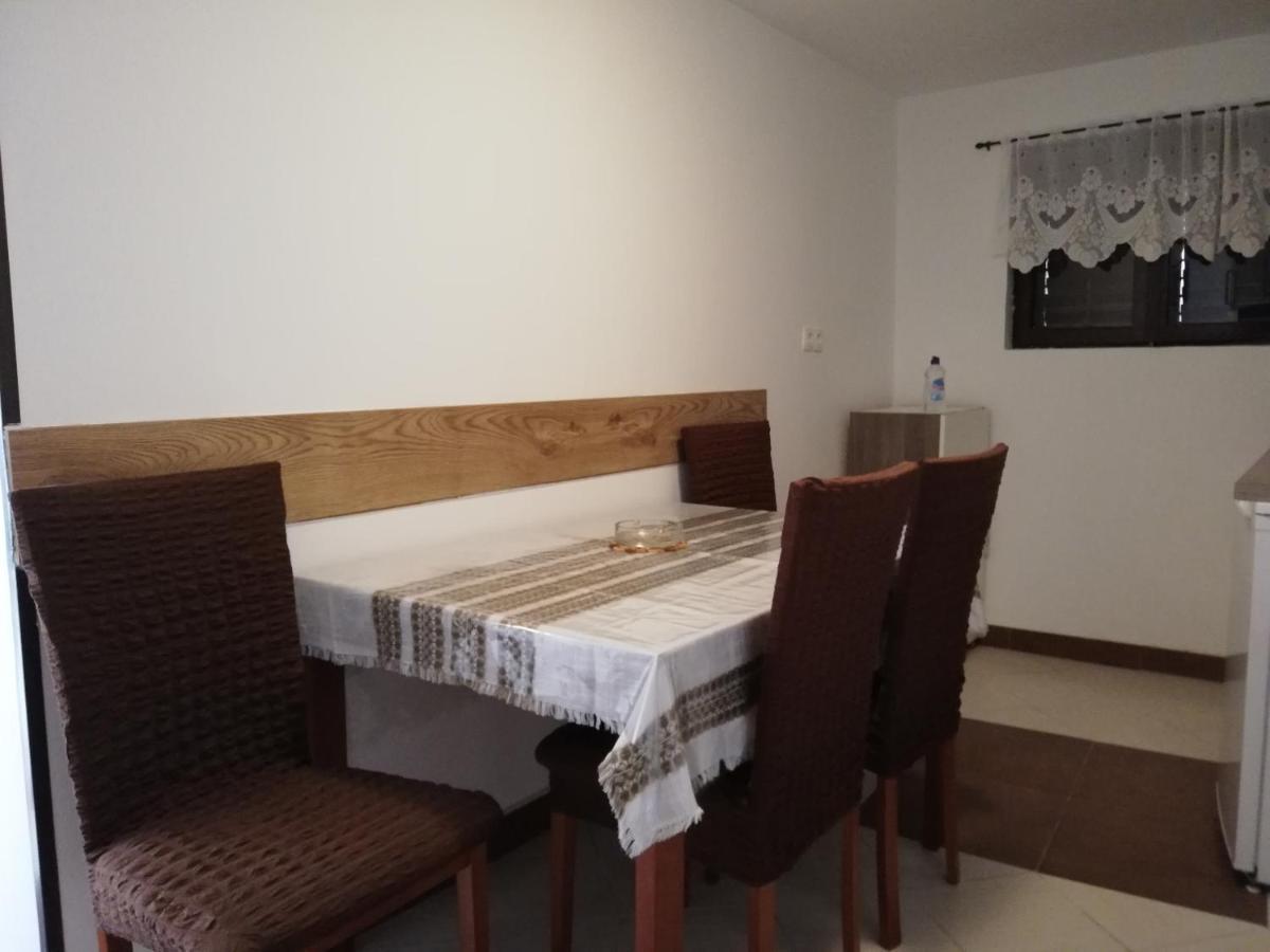 Apartman Cvita Ткон Екстериор снимка